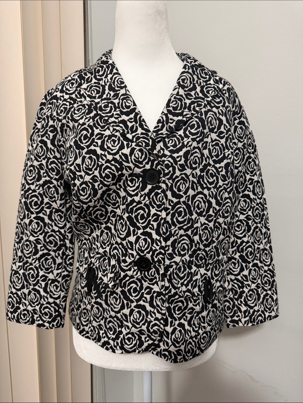 Liz Claiborne Black and White Rose-Patterned Cropped Blazer